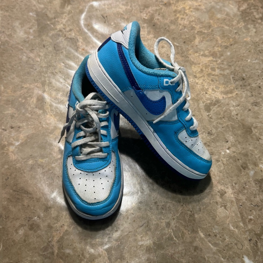 Nike blue Dunk sneakers size 3
In great condition 
Unisex kids - Picture 7 of 8